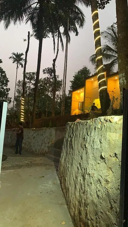 Cascade Holiday Villa Padinjarathara