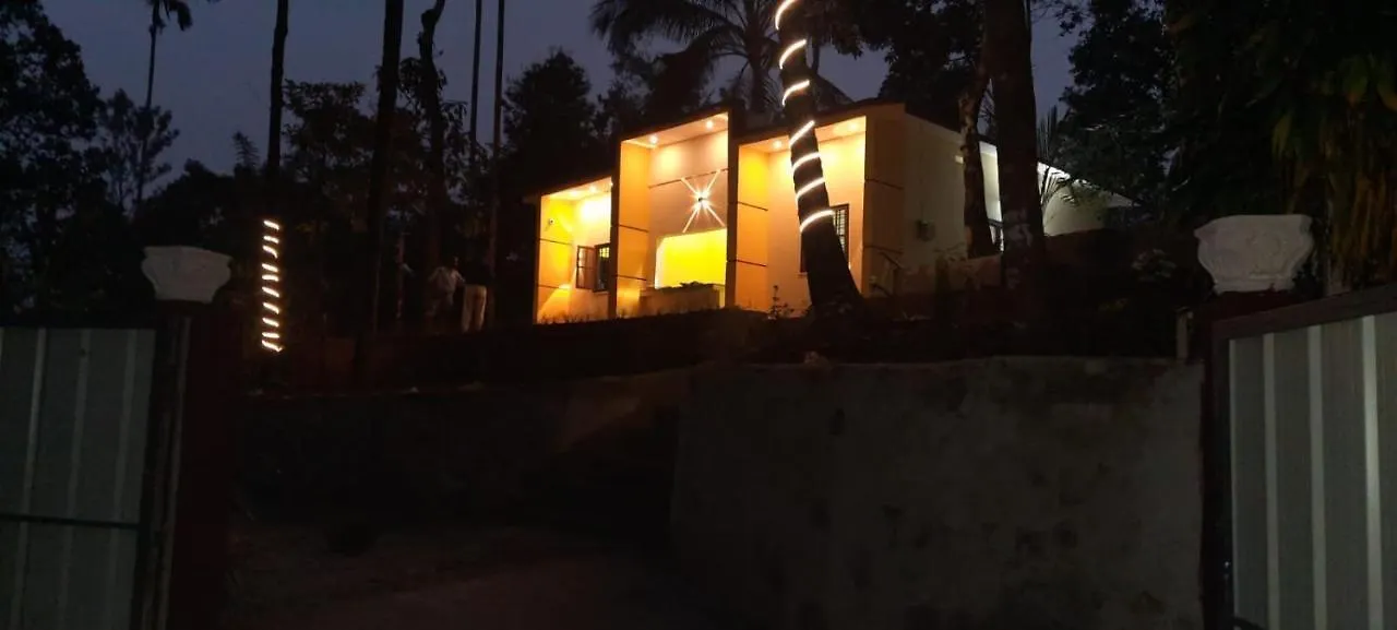 Cascade Holiday Villa Padinjarathara Indie